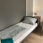 Grosses Monteurhaus Zur Alleinigen Nutzung In - Maximal 6 Personen - 4 Schlafzimmer Daire Duisburg