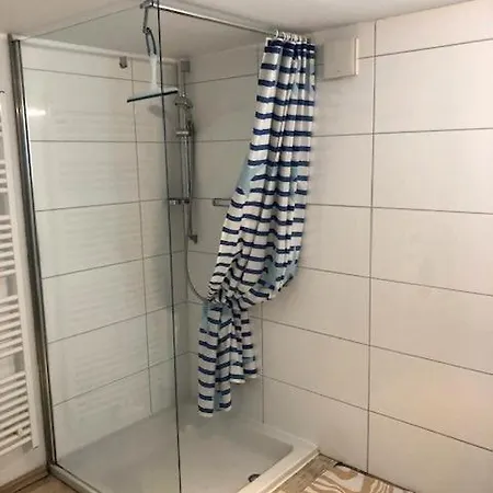 Grosses Monteurhaus Zur Alleinigen Nutzung In - Maximal 6 Personen - 4 Schlafzimmer דירה דיסבורג