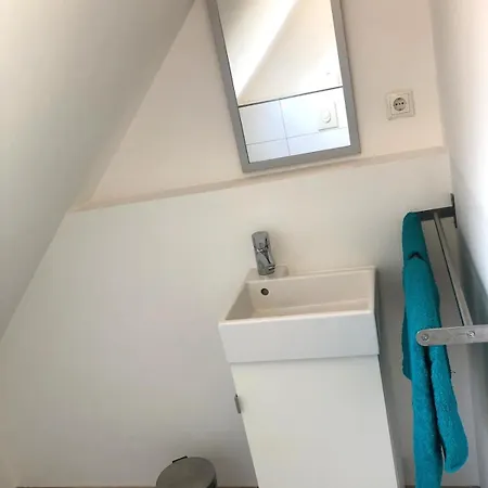 Grosses Monteurhaus Zur Alleinigen Nutzung In Duisburg - Maximal 6 Personen - 4 Schlafzimmer Appartamento Duisburgo