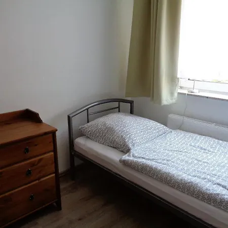 Grosses Monteurhaus Zur Alleinigen Nutzung In Duisburg - Maximal 6 Personen - 4 Schlafzimmer * Duisburgo