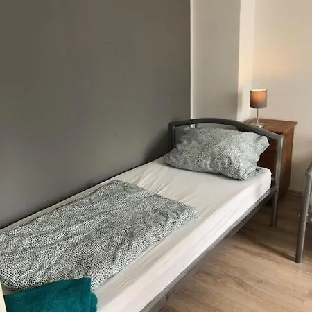 Grosses Monteurhaus Zur Alleinigen Nutzung In - Maximal 6 Personen - 4 Schlafzimmer דירה דיסבורג