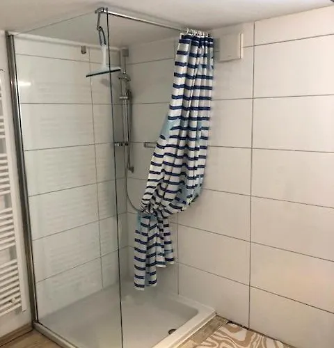 Grosses Monteurhaus Zur Alleinigen Nutzung In Duisburg - Maximal 6 Personen - 4 Schlafzimmer Appartamento Duisburgo